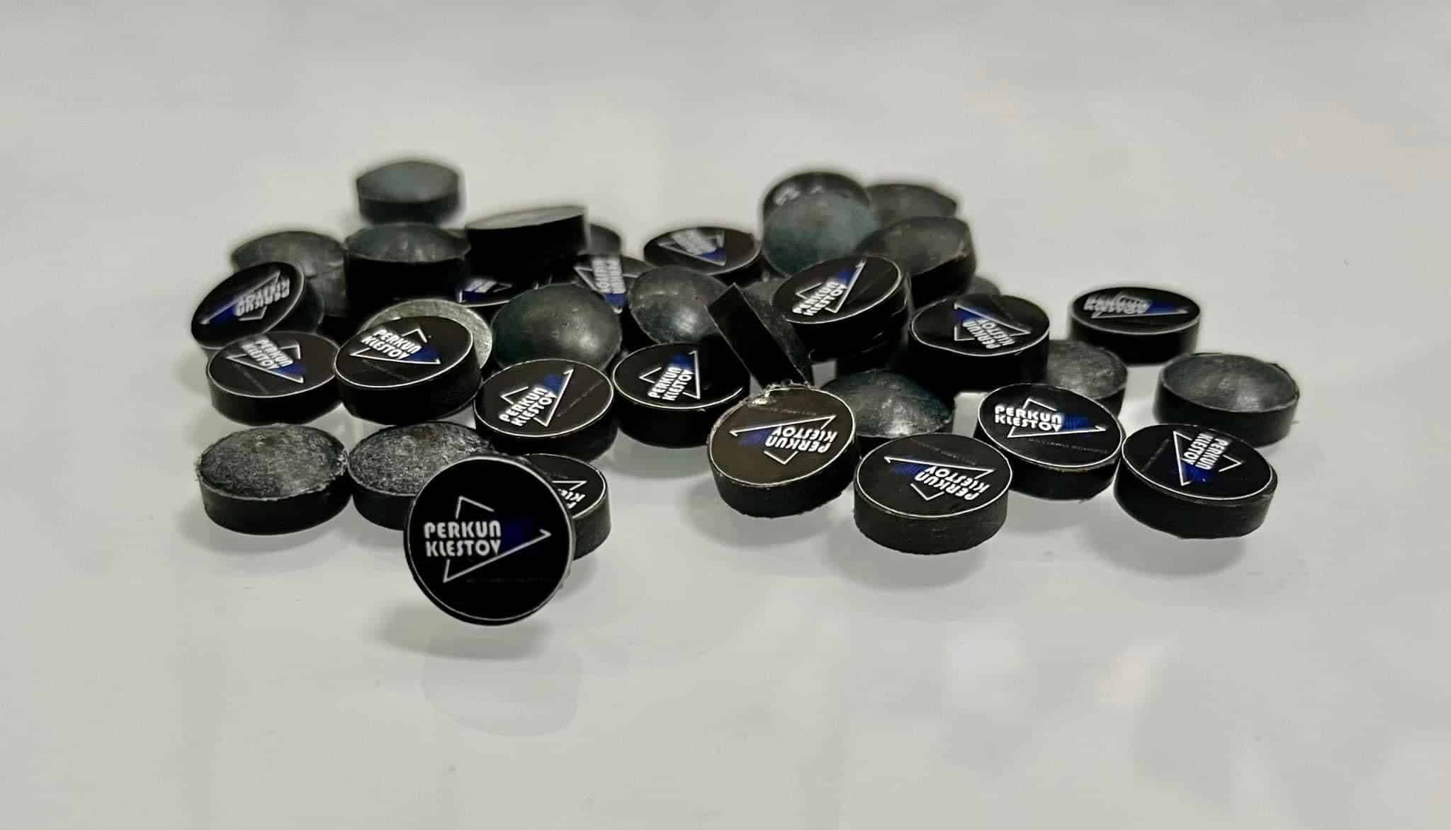 naklejka-dlya-bilyardnogo-kiya-perkun-klestov