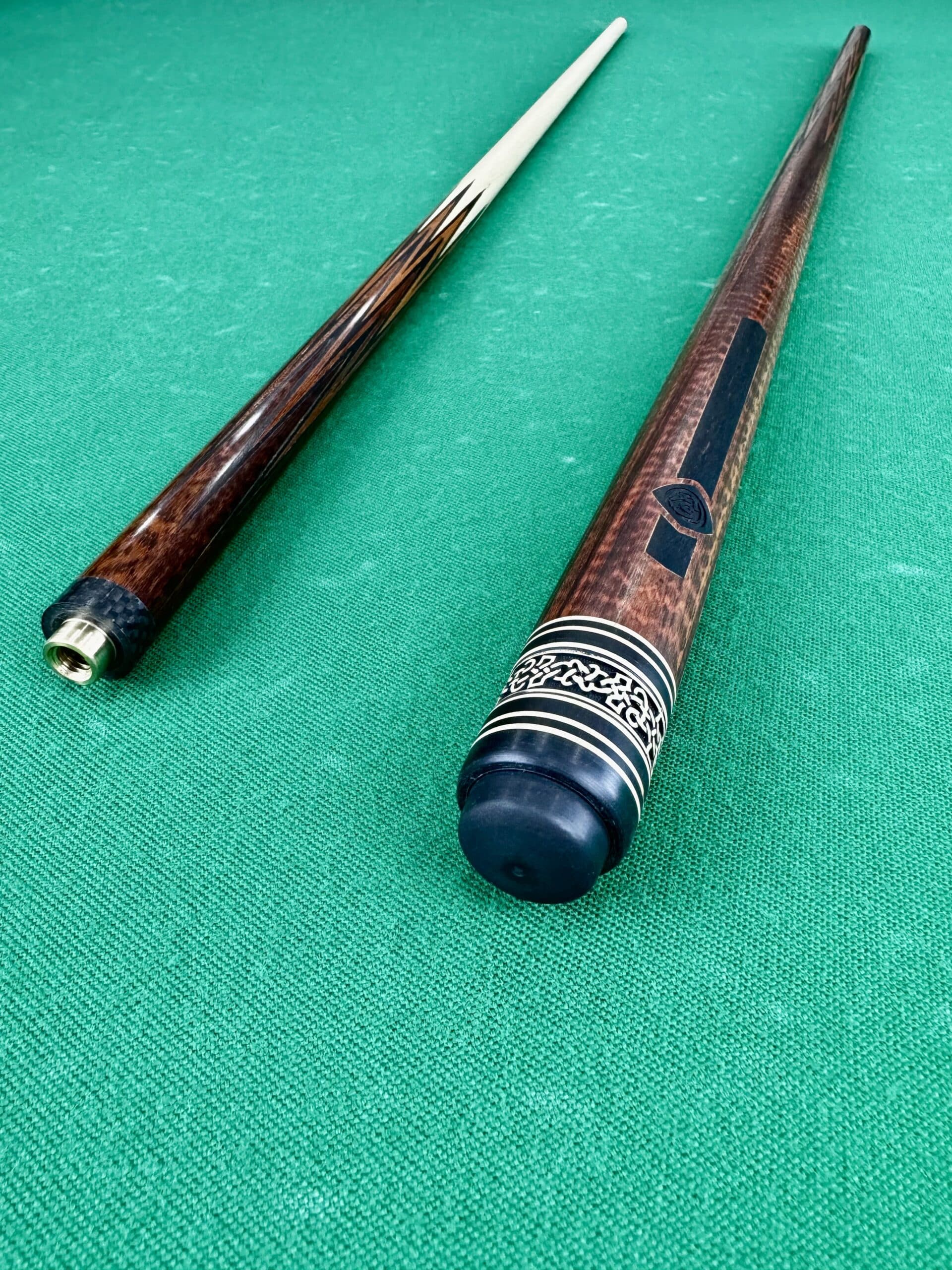 Бильярдный кий Корона восьми перьевая змеиное дерево эбен насечка 1шт (3)