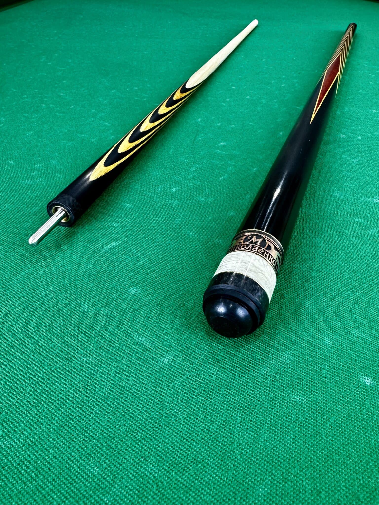 Бильярдный кий Николаенко 12 запилов Чёрный Граб со вставкой Падук (2)